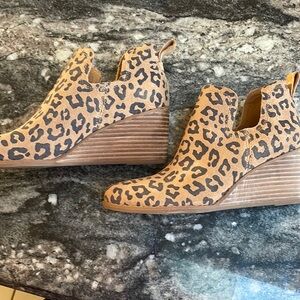 Tom’s wedge bootie 7.5